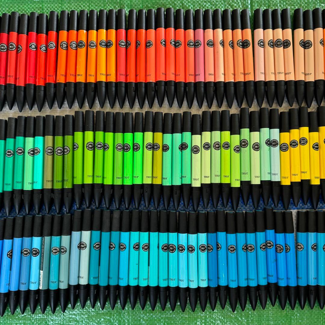 TRIA PANTONE 214本使いかけマーカー