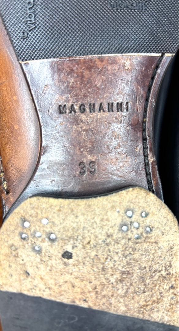 美品　MAGNANNI ホールカット　オパンケ　EU39 黒　本革