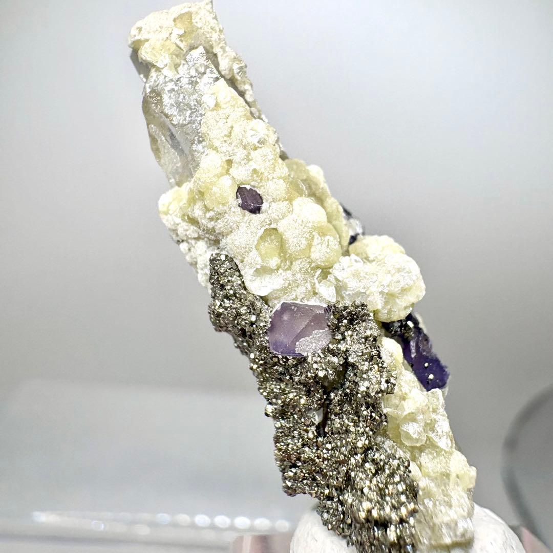 599 中国 内モンゴル産 クォーツ&フローライト&パイライト - メルカリ