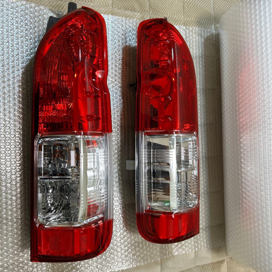 ⭐︎トヨタ純正⭐︎200系ハイエーステールランプ