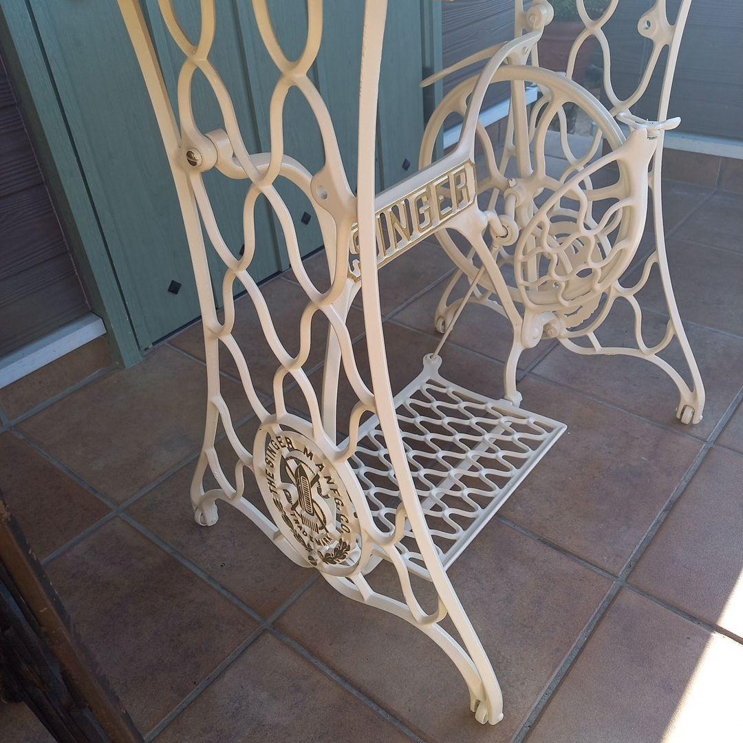 singer ホワイト網足ミシンテーブル引き出しつき