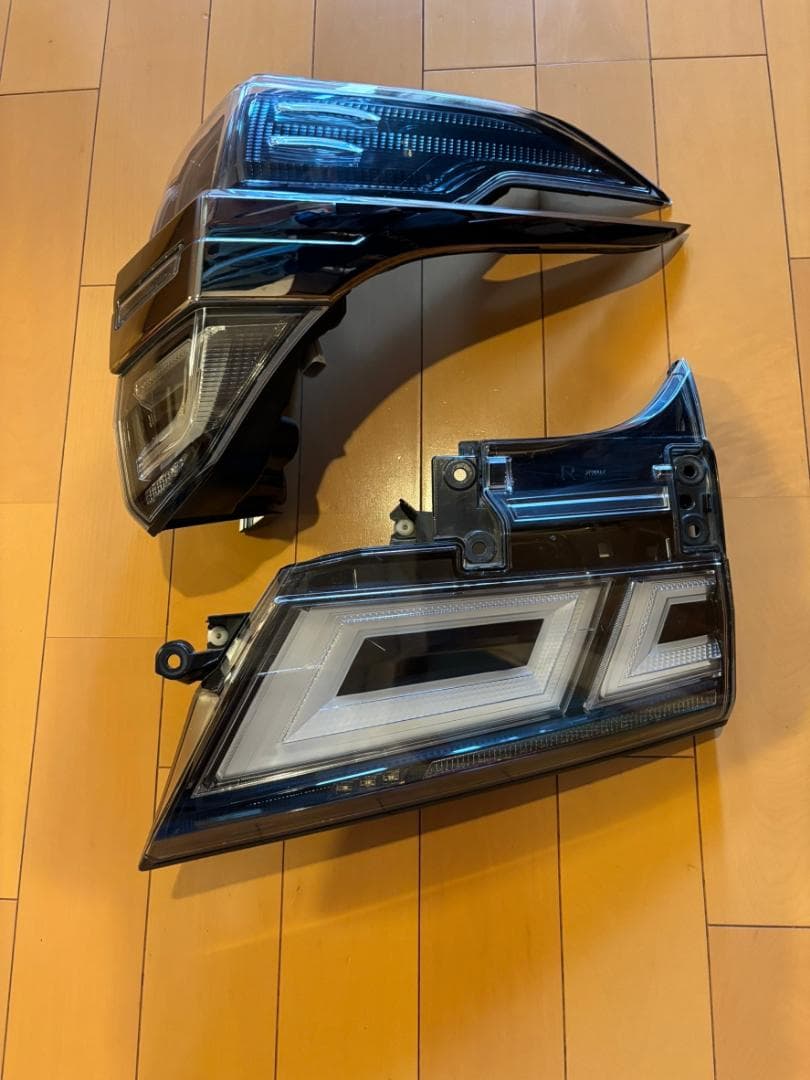 （Hana!!） ヴェルファイア30系後期純正通常テールランプ4点 Hana!!） ヴェルファイア30系後期純正通常テールランプ4点 Hana