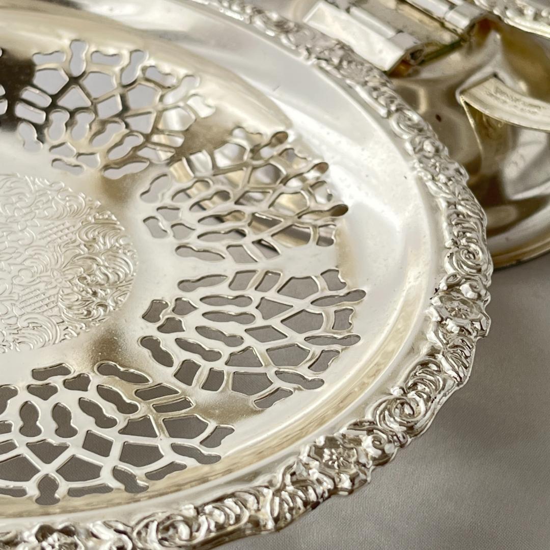 英国 】エンボスと透かしのケーキスタンド Queen Anne