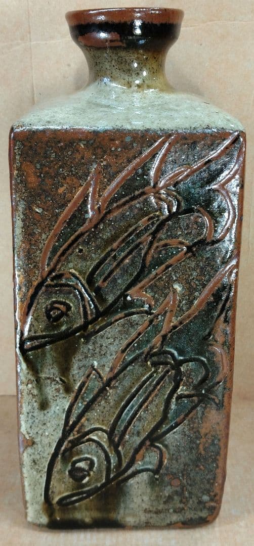 本物保証】金城次郎 魚紋角瓶 共箱 栞 人間国宝 壺屋焼 希少魚6匹 h24㎝
