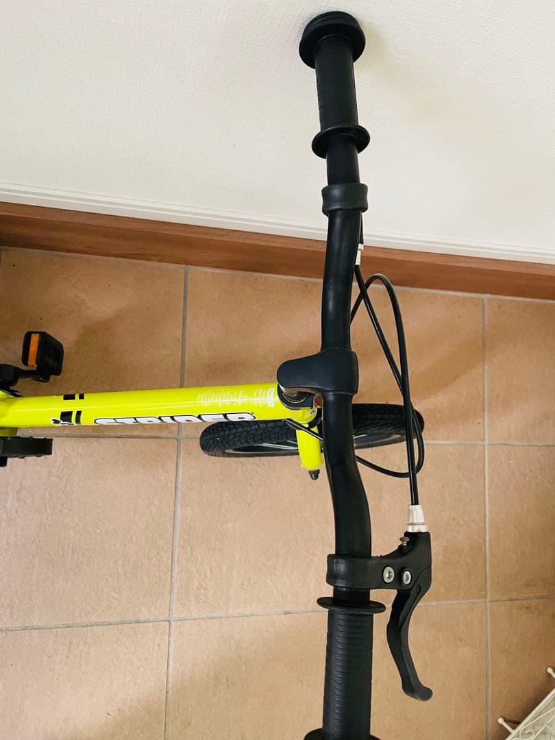 ストライダー 限定STRIDER 14X ライムイエロー スタンド＆空気入付きの