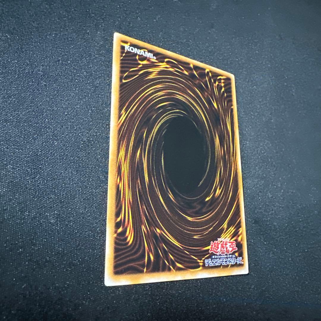 専用　遊戯王　　美品ブラックマジシャン　レリーフ　アルティメットレア