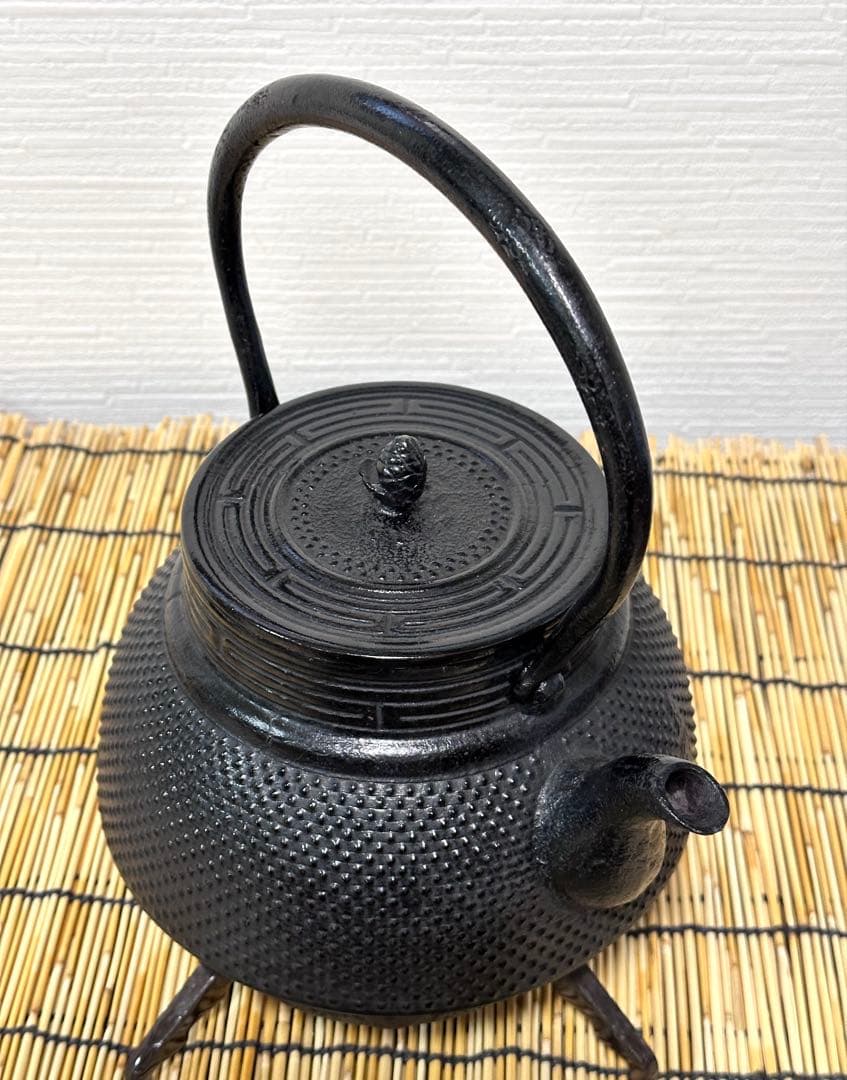 未使用品、供箱、栞、タグ付　南部天正堂作２０型コシキアラレ　南部鉄瓶　南部鉄器