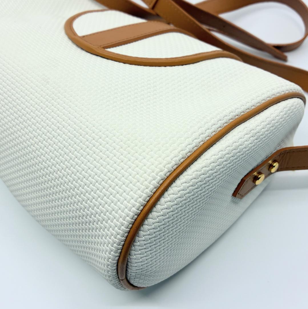 YSL イヴ・サンローラン 白 ホワイト ショルダーバッグ A1356A4