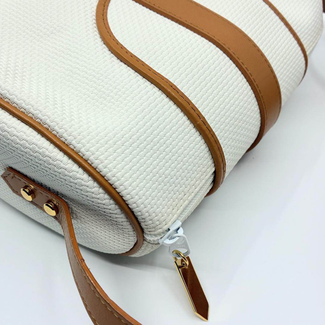 YSL イヴ・サンローラン 白 ホワイト ショルダーバッグ A1356A4