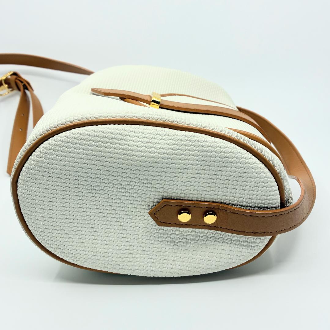 YSL イヴ・サンローラン 白 ホワイト ショルダーバッグ A1356A4