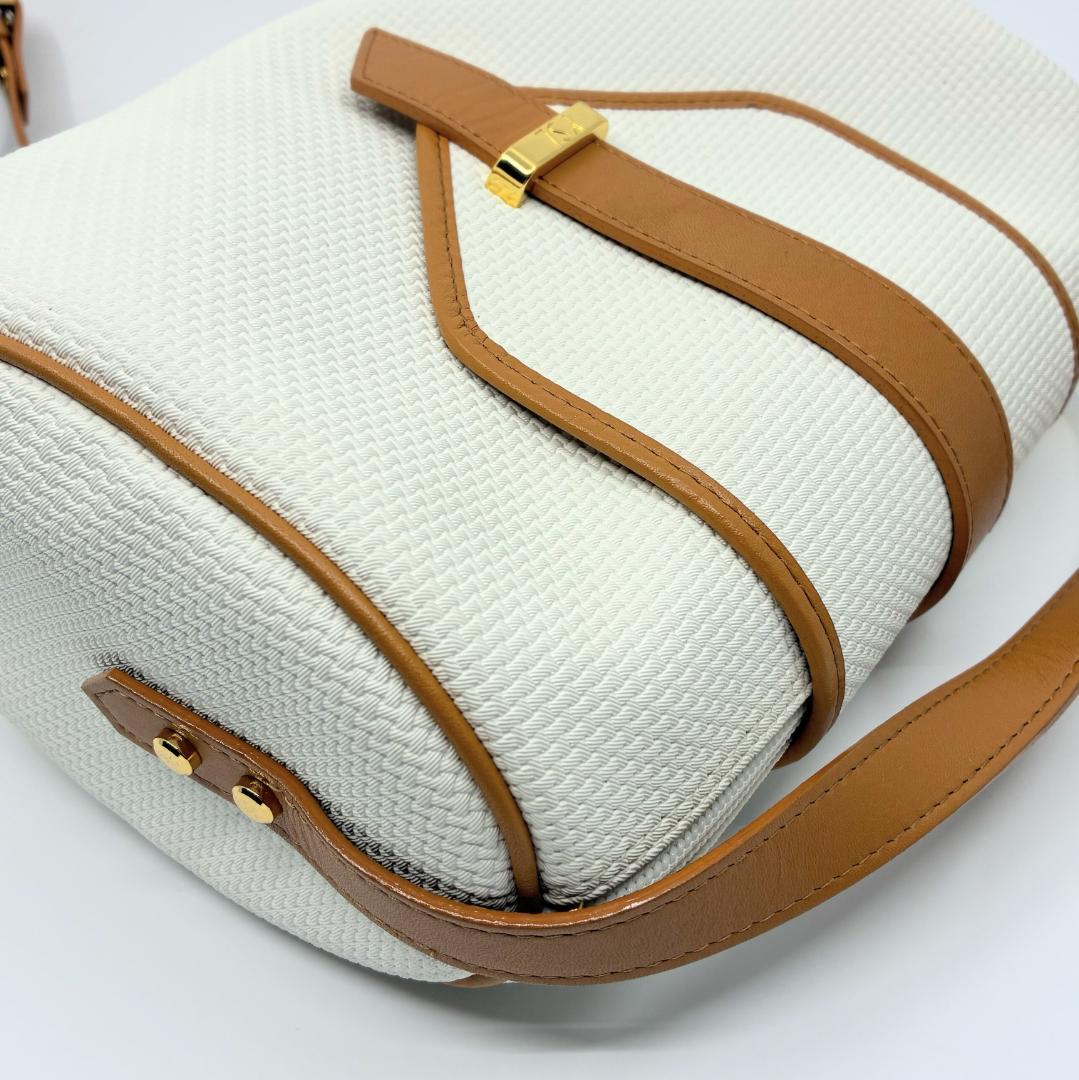 YSL イヴ・サンローラン 白 ホワイト ショルダーバッグ A1356A4