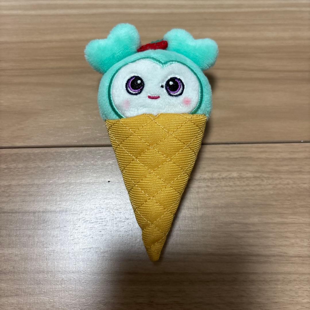 TWICE LOVELYS アイス ぬいぐるみバッチ ミナ