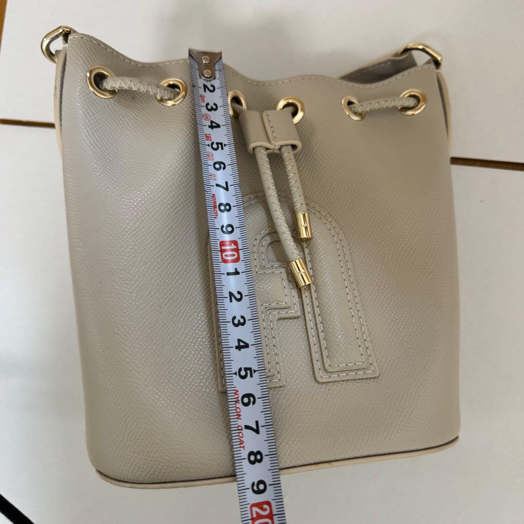 FURLA グレー ベージュバケットバッグ巾着　kym-namです。