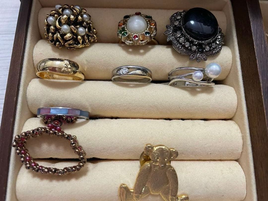 木製ジュエリーボックスと多彩なアクセサリーセット