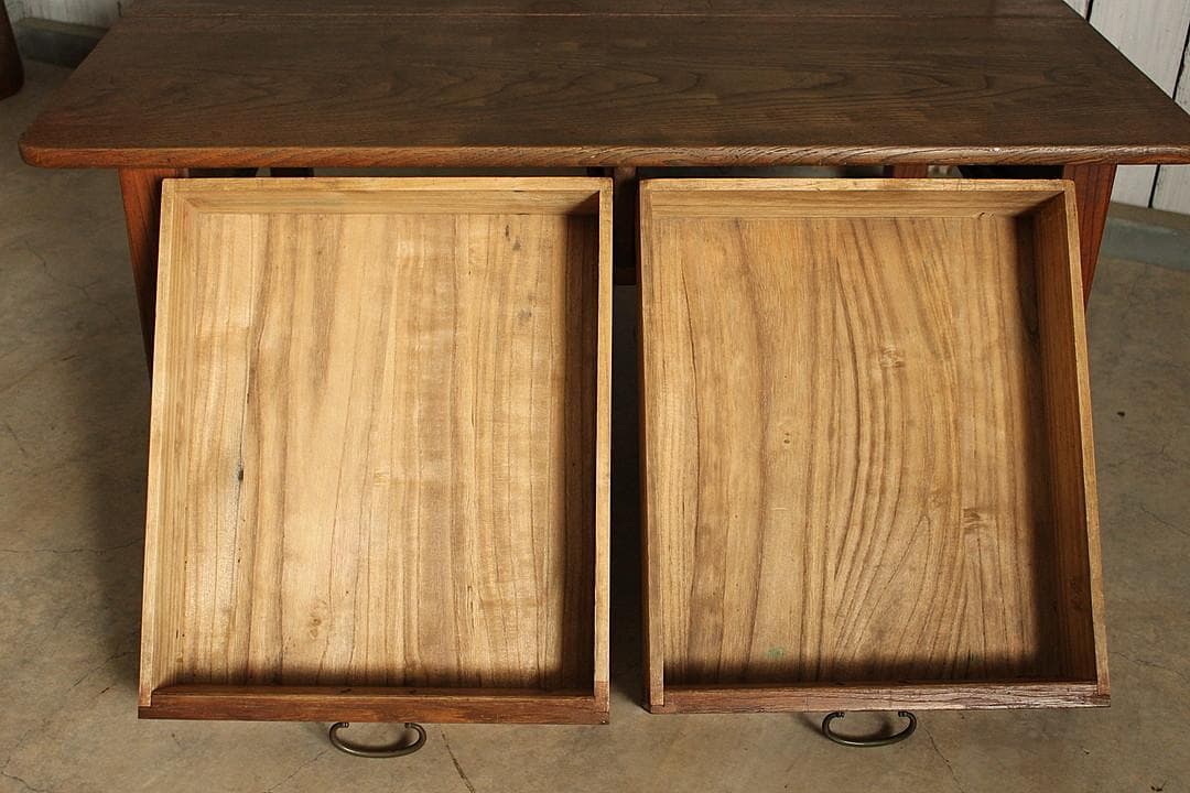 古く味のある木製の机 引き出し2杯 ローテーブル 作業台 古家具