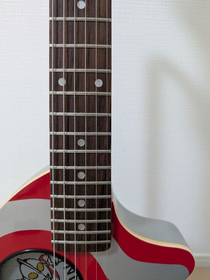 FERNANDES ZO-3 アンプ内蔵エレキギター ウルトラマン仕様