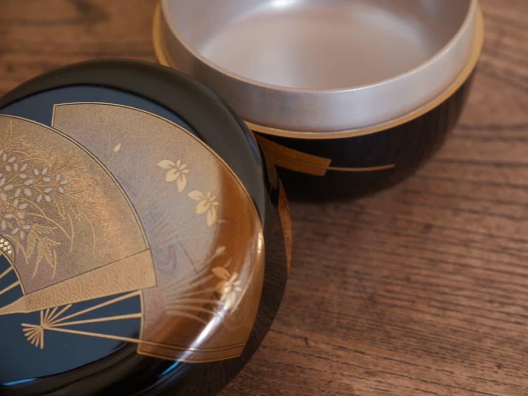 高崎秋峰 秋草扇面蒔絵 裏銀塗 漆工芸 棗 茶入れ 茶器 茶道具