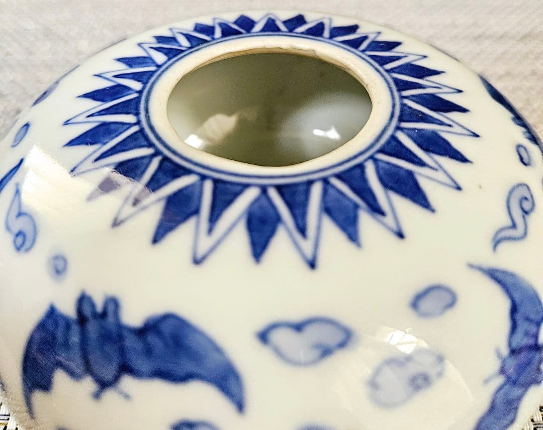 中国美術　中国古陶磁器　中国古玩　清代清朝頃　青華　青花　蝙蝠に雲図　水盂　水滴