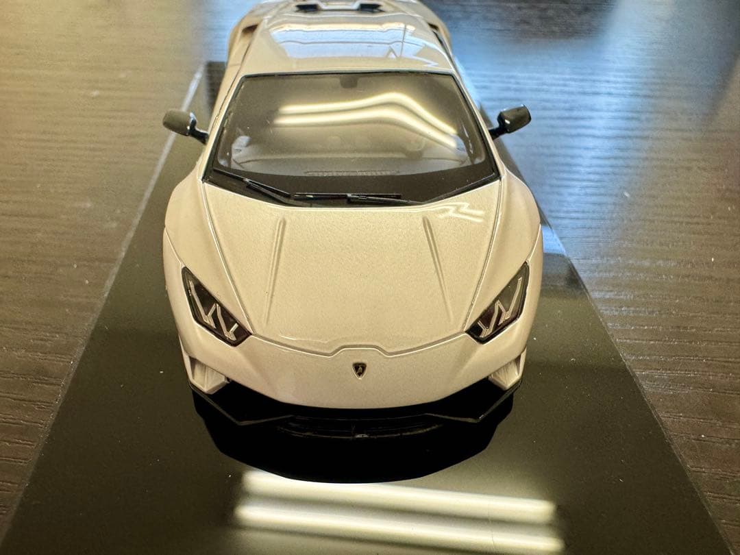 make up製 ランボルギーニ ウラカン ペルフォルマンテ パール白 1/43