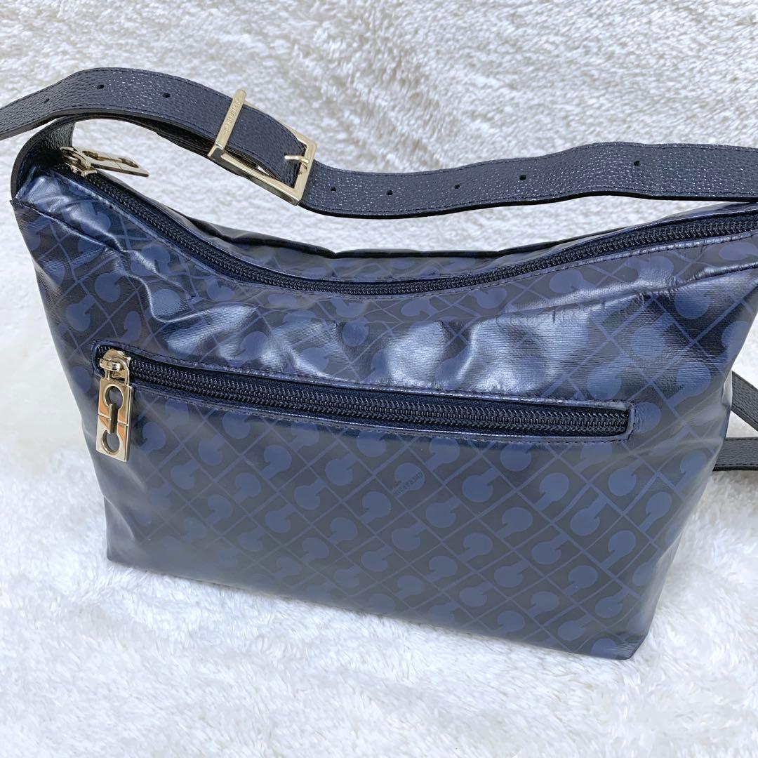 【レイ】ほぼ未使用 ♪ ゲラルディーニ ソフティ レザーストラップショルダ