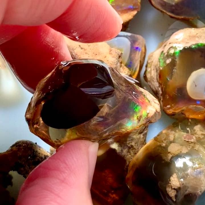 珍品 センチュリーエッグ インオパール58ct/美遊色