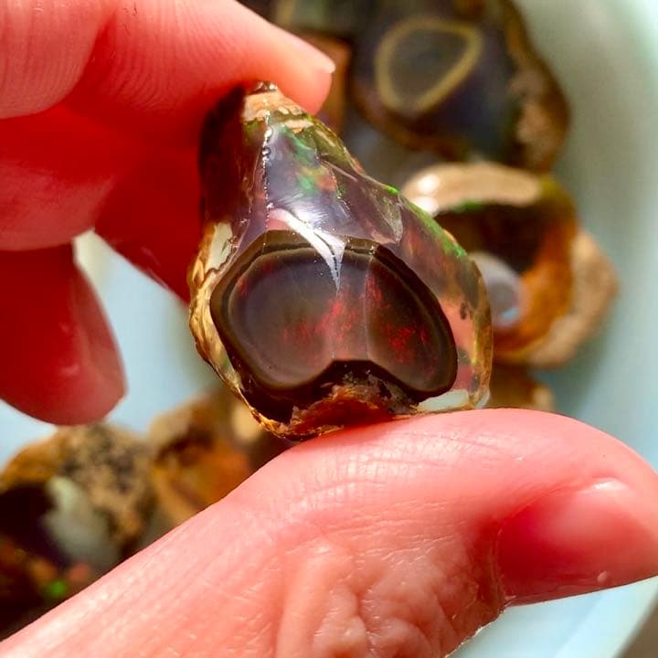 珍品 センチュリーエッグ インオパール58ct/美遊色の通販はau PAY