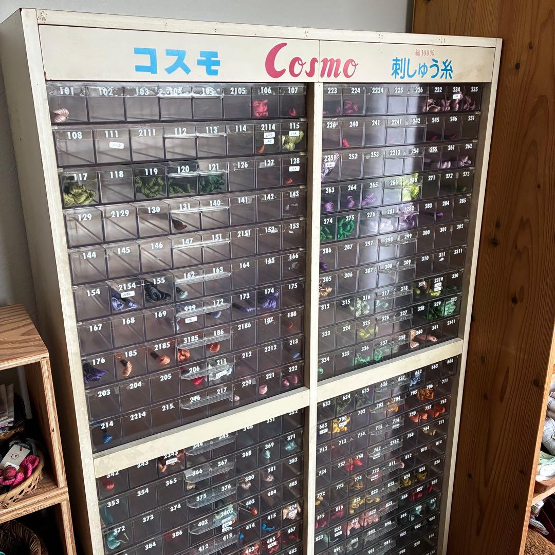 刺繍糸棚 什器 昭和レトロ COSMO 刺繍糸付き - メルカリ