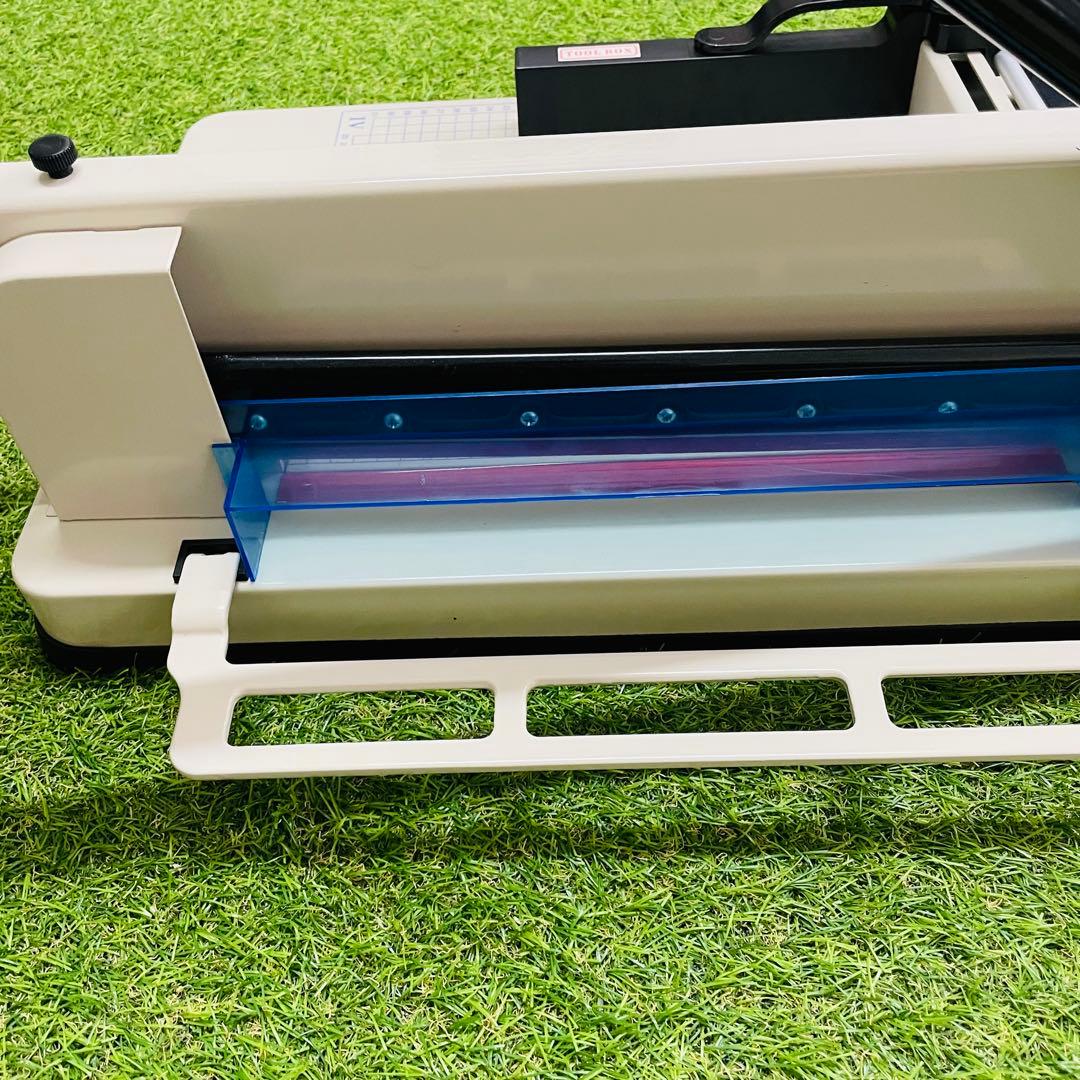 大型ペーパーカッター 裁断機 A4対応 書籍裁断 3.7cm