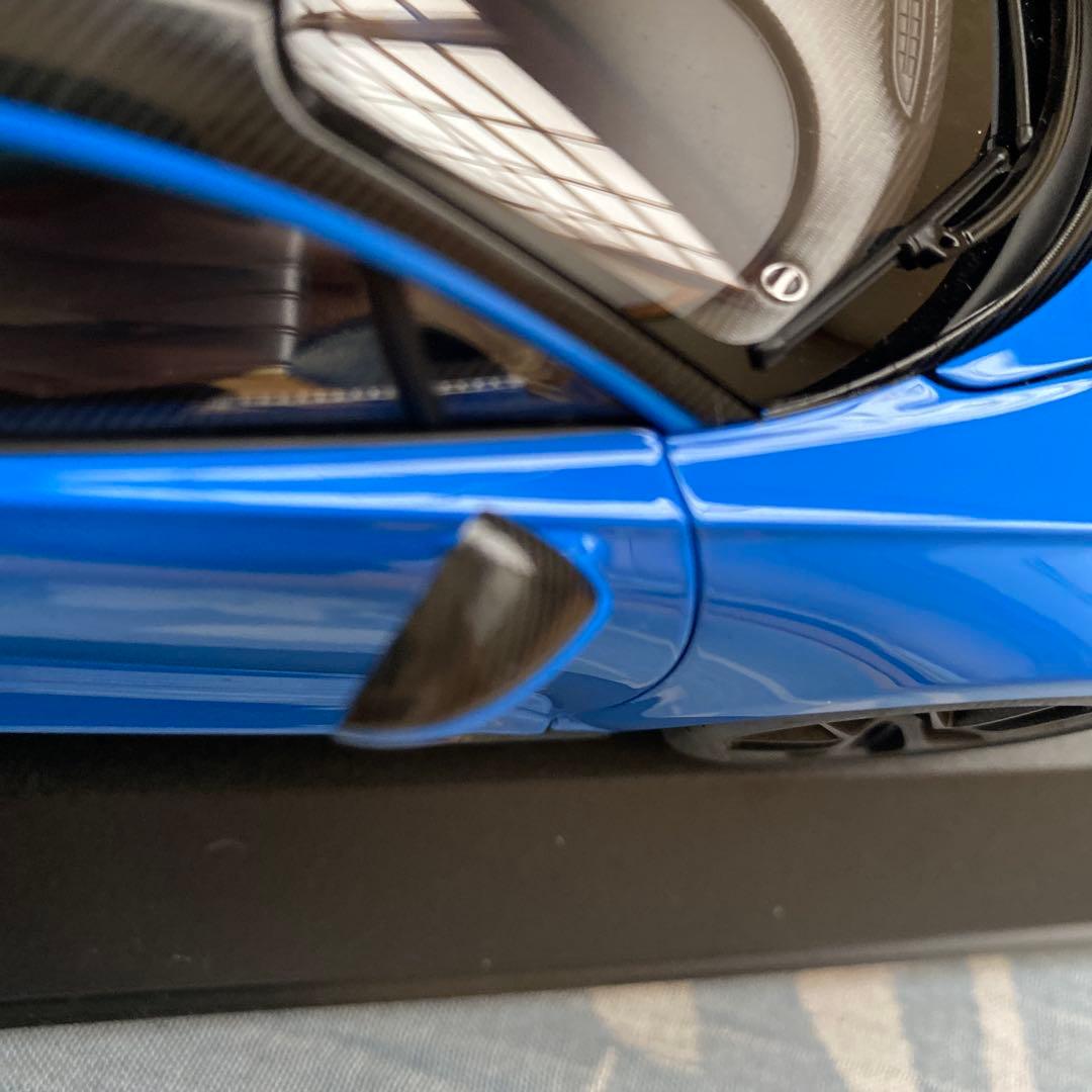 オートアート ミニカー 1/18 ブガッティ シロン