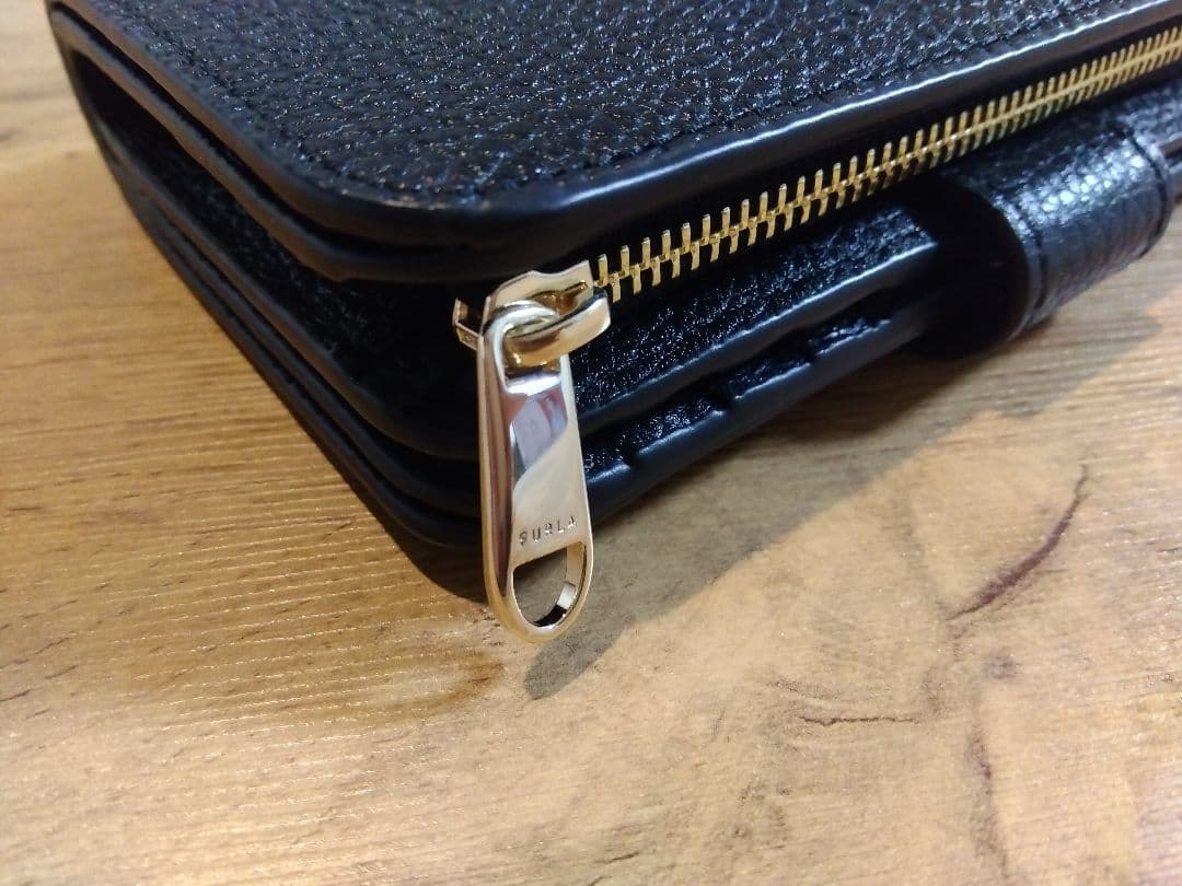 FURLA ブラック 二つ折り財布