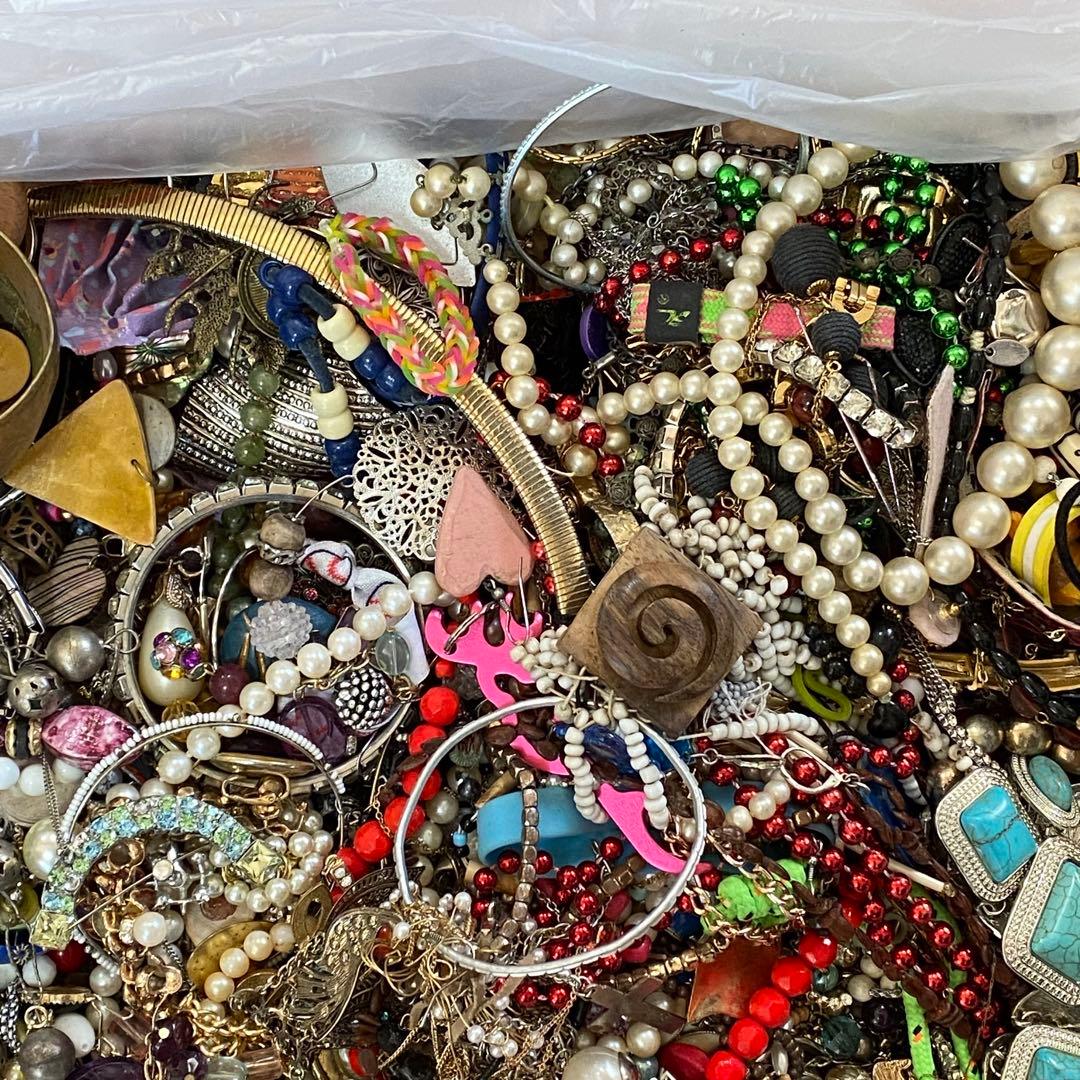 大量　まとめ売り　ジャンク　未選別　アクセサリー色々⑪　約9.3㎏　ネックレス他
