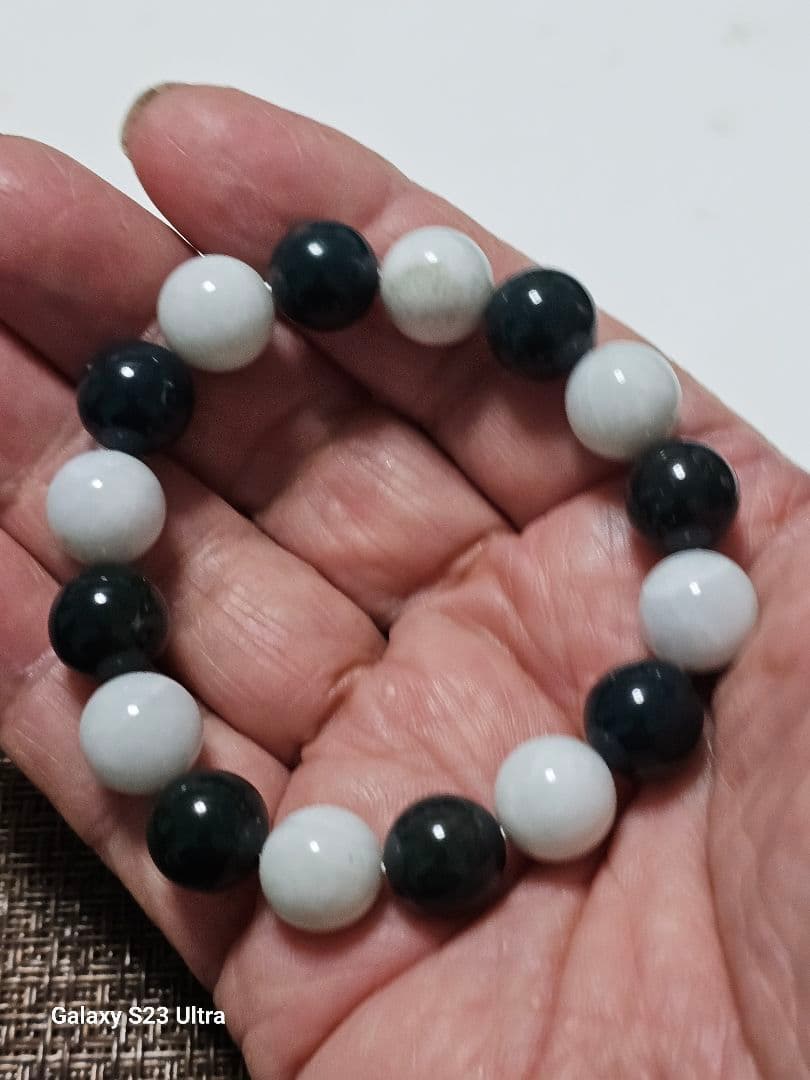 出雲瑪瑙１２mmと糸魚川翡翠１２mmのブレスレット