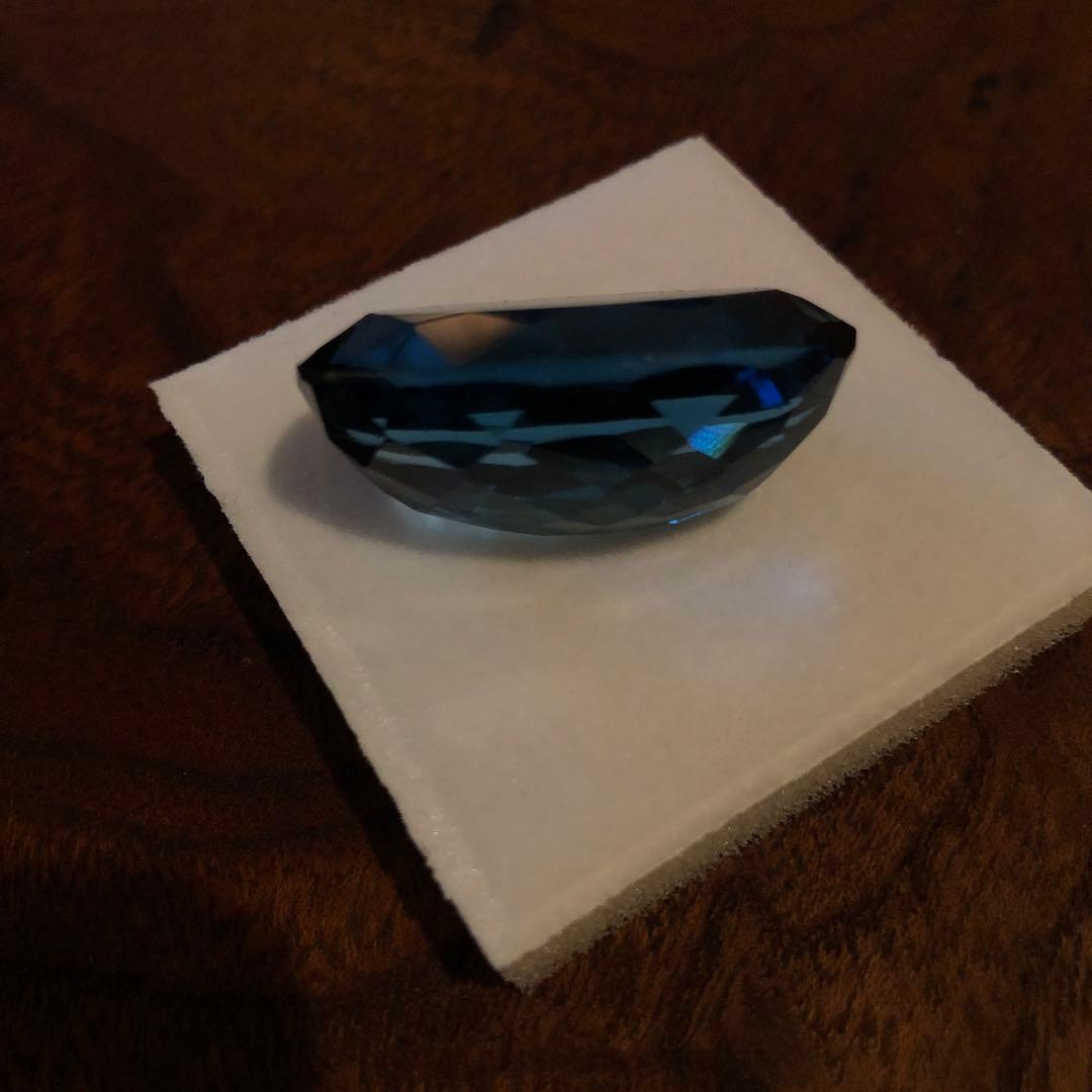 ロンドンブルートパーズ　天然トパーズ　80.707ct 特大　ルース