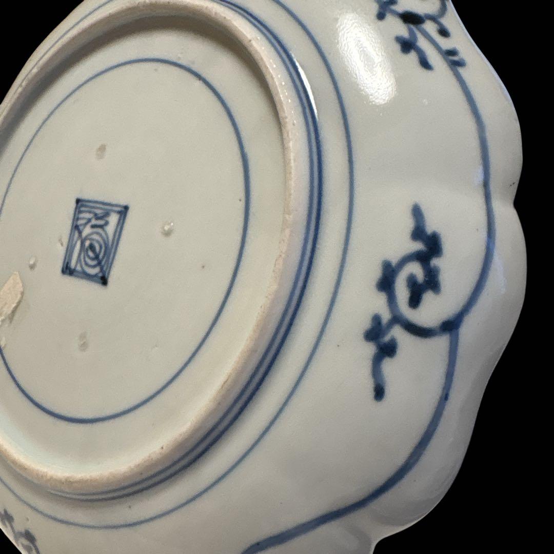 伊万里 有田 染付 印判手 輪花皿 花唐草 見返し唐草 見込梅花枝