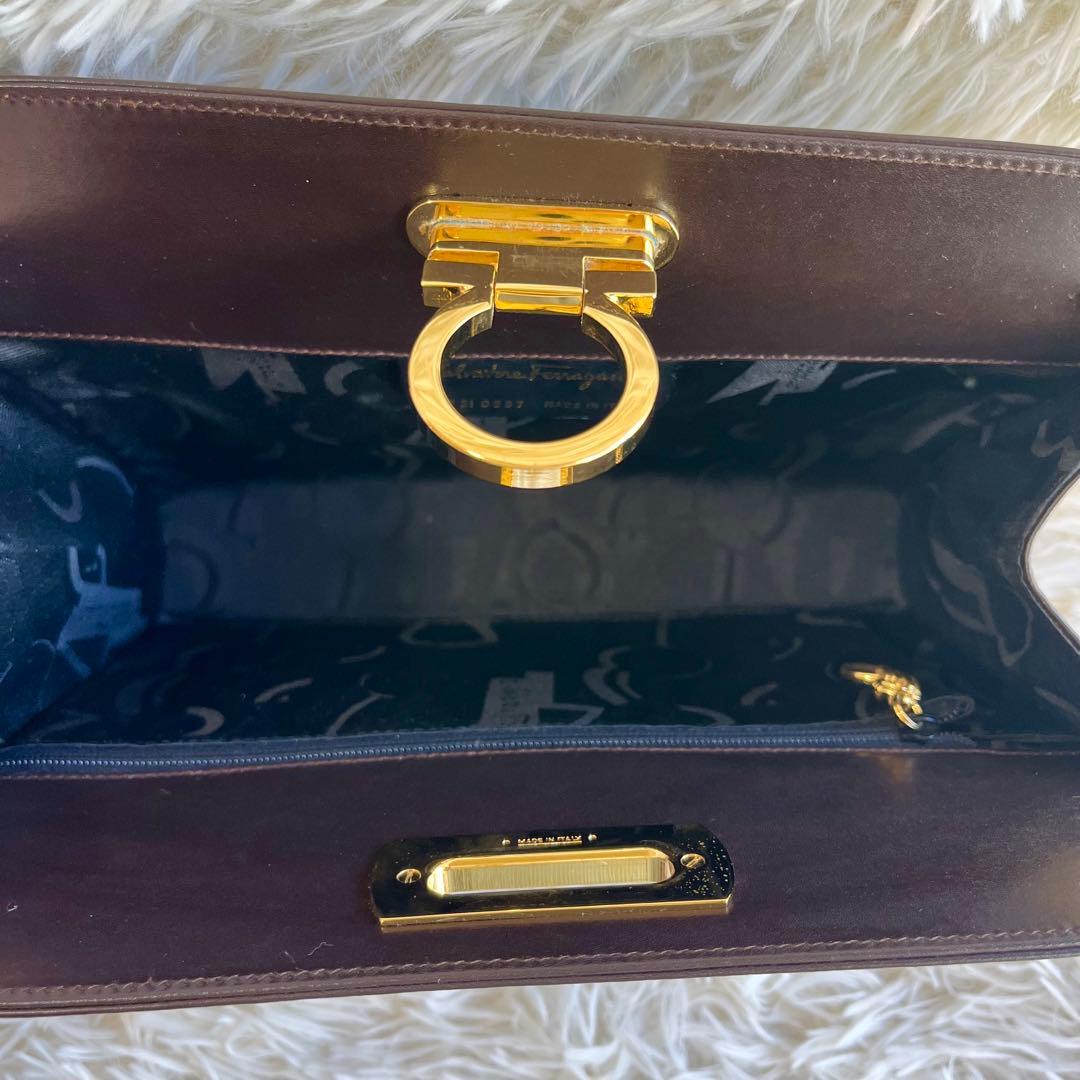 サルヴァトーレフェラガモ ガンチーニ チェーン　ショルダーバッグ ブラック