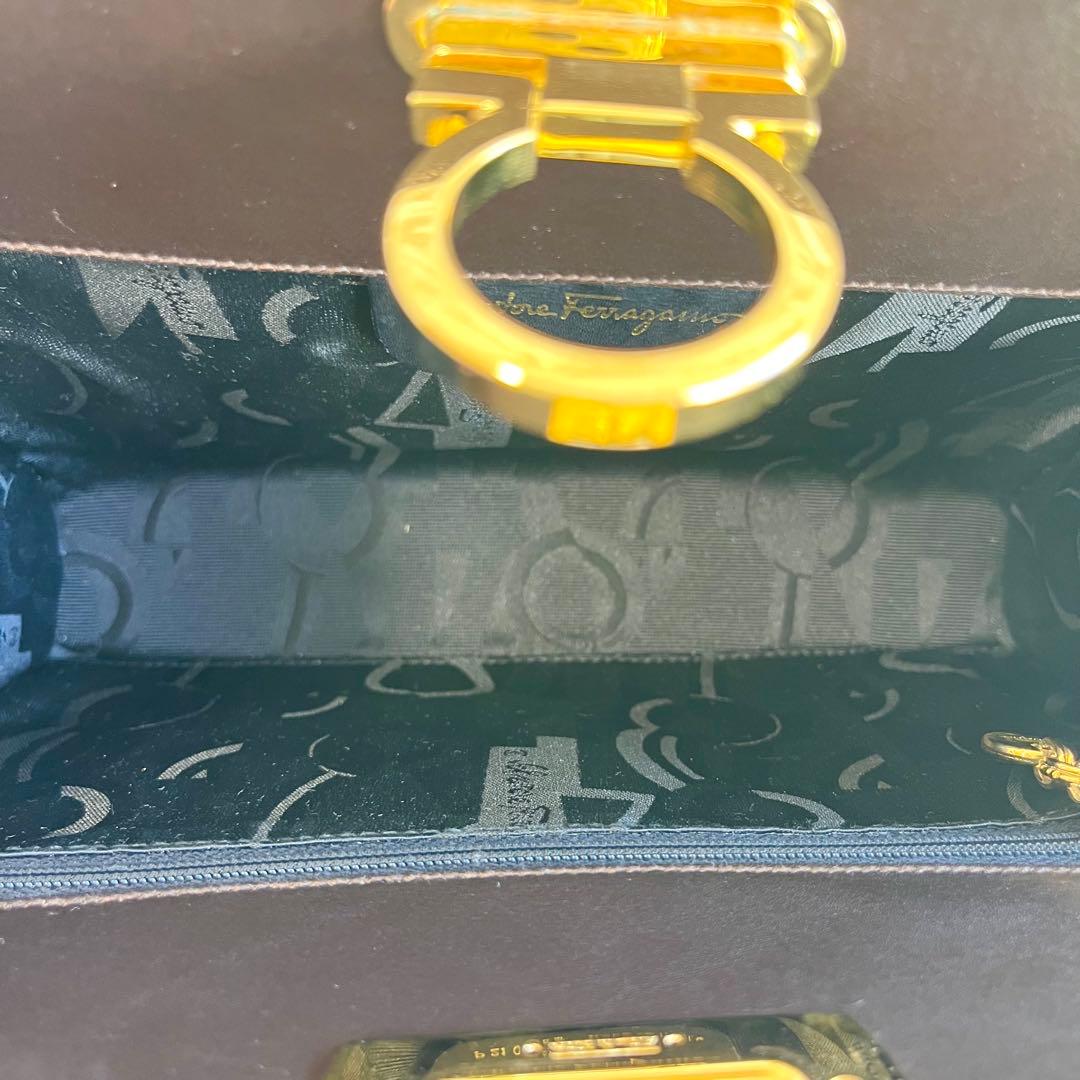 サルヴァトーレフェラガモ ガンチーニ チェーン　ショルダーバッグ ブラック