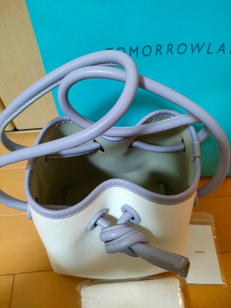 VASIC バケツ型ハンドバッグ ホワイト/ラベンダー 新品