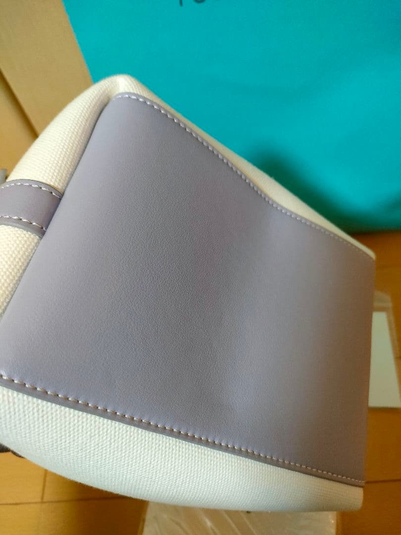 VASIC バケツ型ハンドバッグ ホワイト/ラベンダー 新品