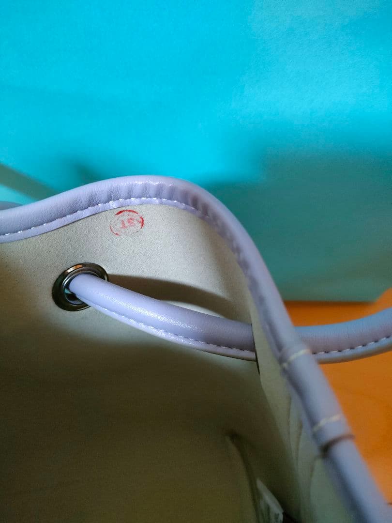 VASIC バケツ型ハンドバッグ ホワイト/ラベンダー 新品