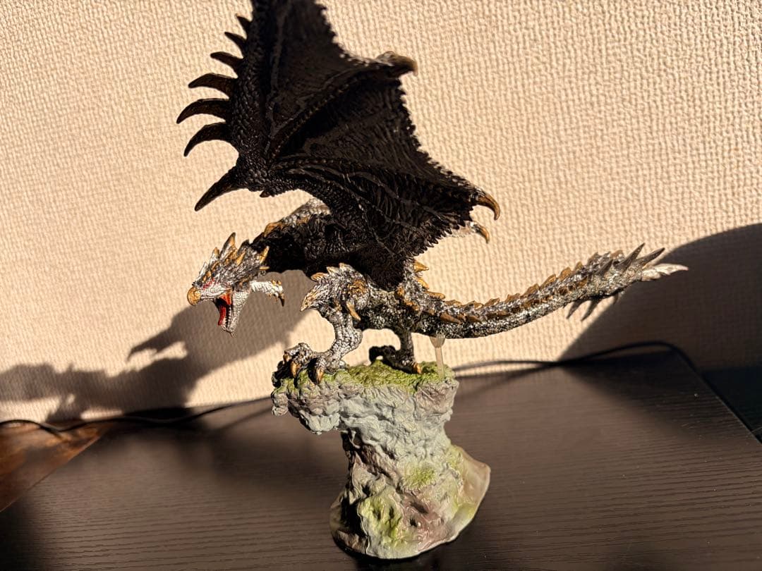 モンハン リオレウス希少種 フィギュア クリエイターズモデル リペイント