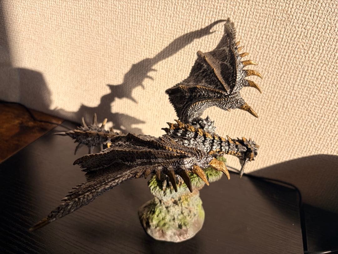 モンハン リオレウス希少種 フィギュア クリエイターズモデル リペイント