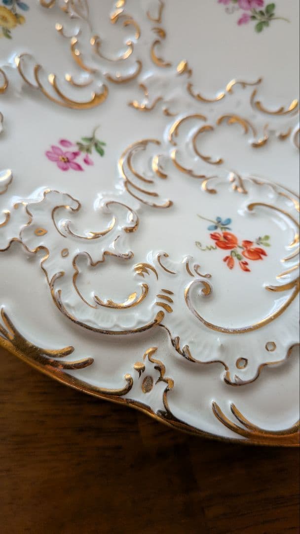 Meissen 27.5cm飾り皿 スクラッチなし一級品 散らし小花 金彩