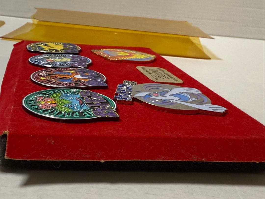 【激レア／希少】ポケットモンスター ミレニアムバッジ　2000