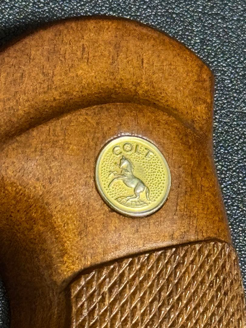 【実物】コルト社純正 パイソン 3rd 前期 木製グリップ スクリュー付き 良品