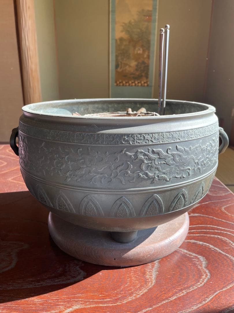 骨董品 希少 鉄製 火鉢 彫刻模様