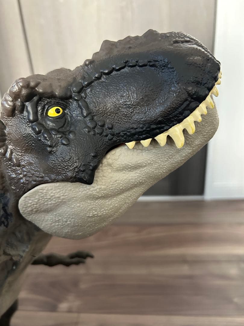 ジュラシックワールド　恐竜　ティラノサウルス　インドミナスレックス　おもちゃ