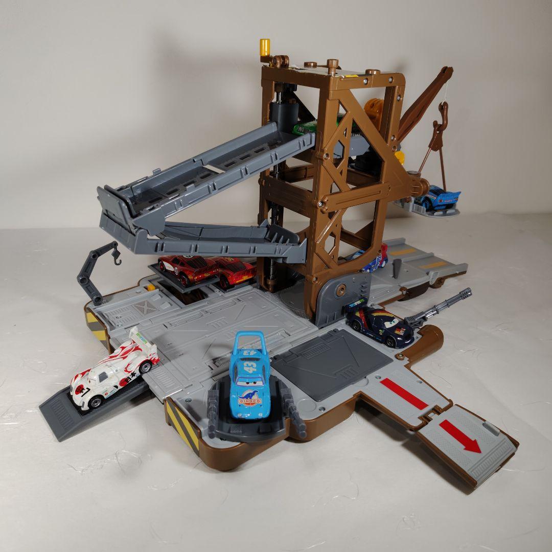 【とむ】トミカ　コースに変身！マックイーン＆基地に変身！メーター