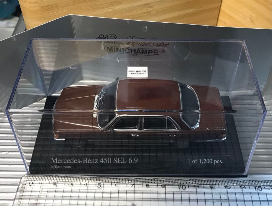 ミニカー Mercedes-Benz 450 SEL 6.9 1/43