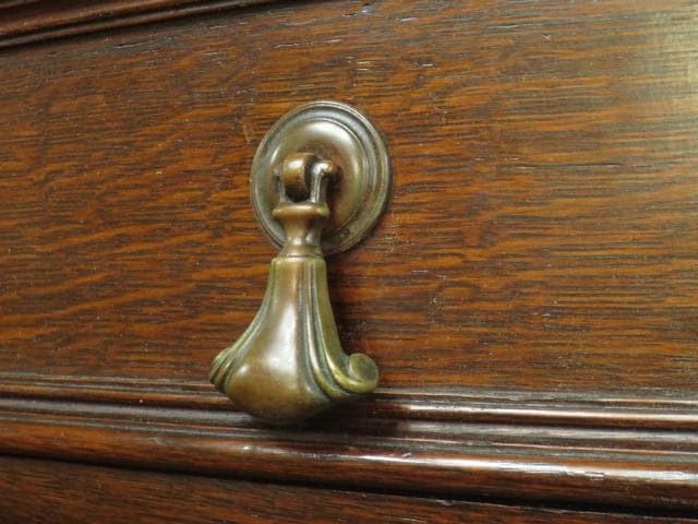 イギリス アンティーク オーク材 ブルボーズレッグ 彫刻 サイドボード