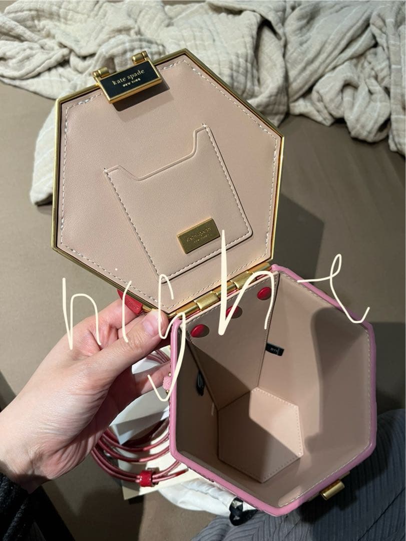 【新品未使用】ワッツ ポッピング エンベリッシュド 3D クロスボディ